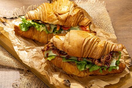 Круассан с курицей