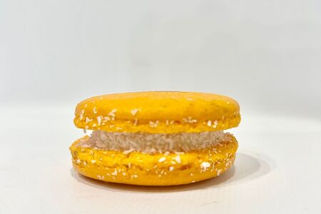 Макарунс Апельсин-кокос