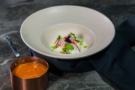 Крем из печеного перца, камчатского краба, страчателлы