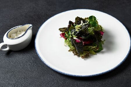 Салат с лососем