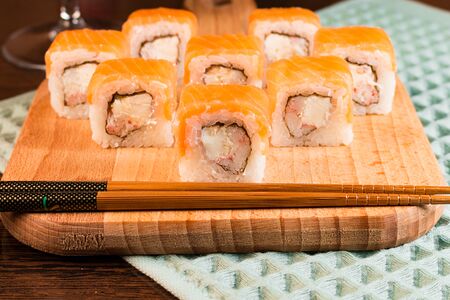 Ролл Филадельфия с крабом