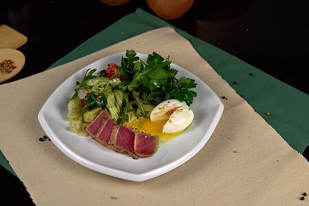 Салат с тунцом