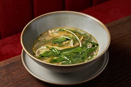 Куриный бульон с лапшой из овощей