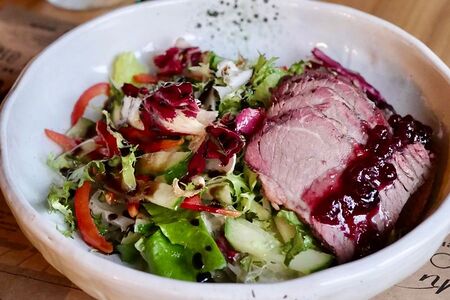 Микс салат с говядиной