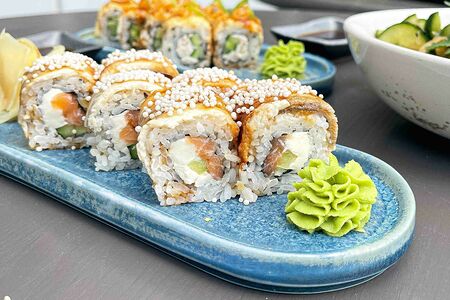 Ролл Канада с лососем и угрем