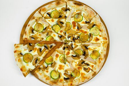 Пицца с индейкой и грибами