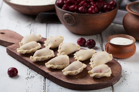 Вареники с вишней ручной лепки (Полуфабрикат)