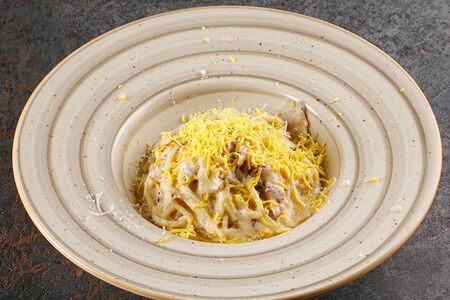 Спагетти Карбонара с копченым желтком