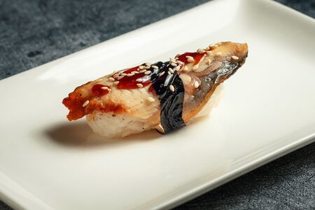 Суши с Угрем