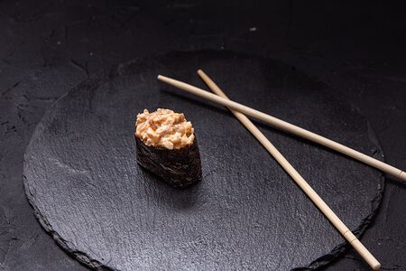 Гункан с угрем