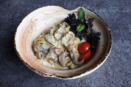 Паста с мраморной говядиной и белыми грибами