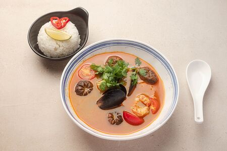 Том ям на кокосовом молоке и биске