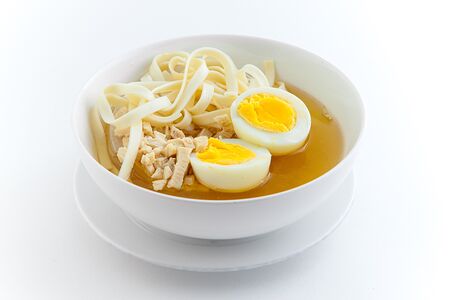 Куриный бульон с лапшой и яйцом