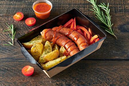 Колбаски гриль с картофелем по-деревенски