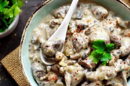 Куриные сердечки в сливочном соусе