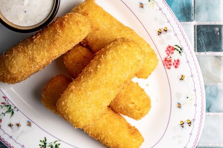 Жареный сулугуни с соусом мацони