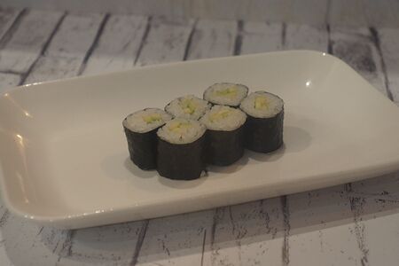 Ролл с авокадо