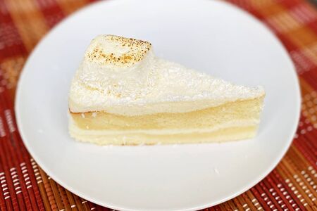 Торт кокосовый Бенье