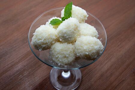 Кнедлики с черной смородиной