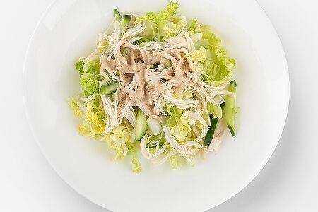 Салат с курицей и кунжутным соусом