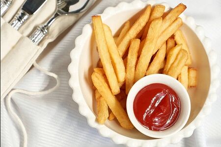 Картофель фри с кетчупом