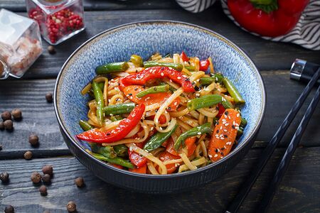 Вок удон с овощами