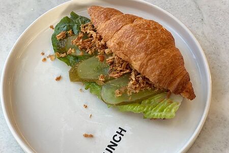 Круассан с паштетом