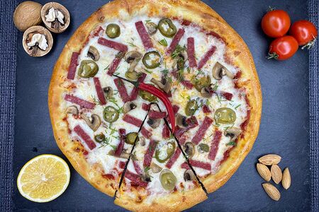 Пицца Салями