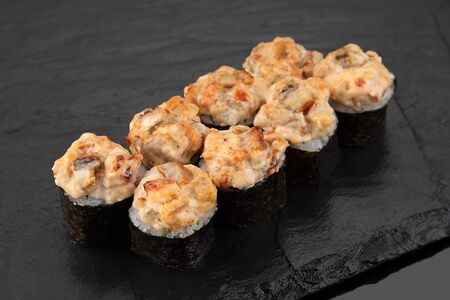 Запеченный ролл с угрем