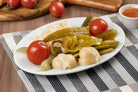 Букет из маринованных овощей