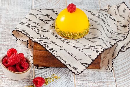 Пирожное Мусс манго-маракуйя