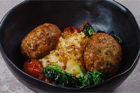 Котлеты из щуки с шпинатом и пюре