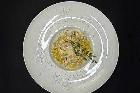 Паста с куриным филе и вяленными помидорами