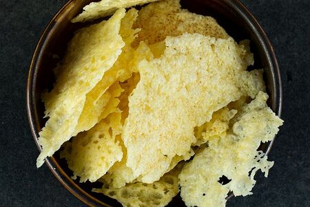 Чипсы сырные