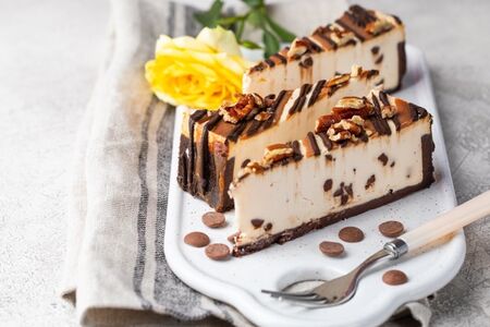 Чизкейк с шоколадом и орехом Пекан