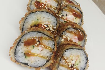 Горячий ролл с креветкой темпура