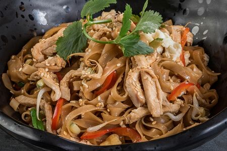 Пад Тай с курицей