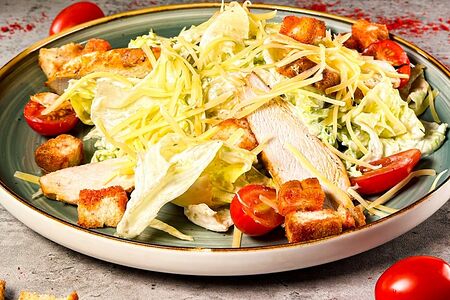 Салат Цезарь с курицей