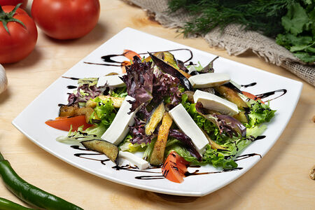 Салат с баклажанами и сыром