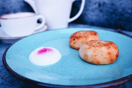 Сырники с соусом