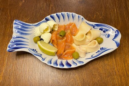 Рыбная пара из масленой рыбы и слабосоленого лосося