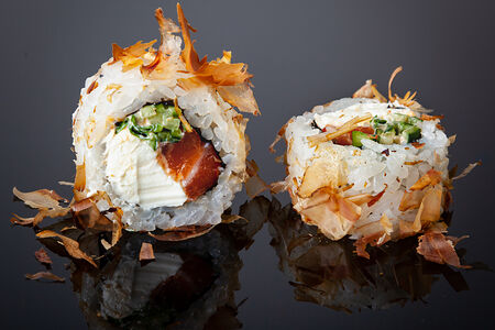 Ролл Бонито с лососем 8 шт