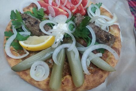 Халяль люля кебаб пицца