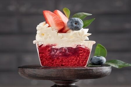 Капкейки красный бархат с вишней