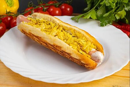 Дог Флагман с горчицой, три соуса