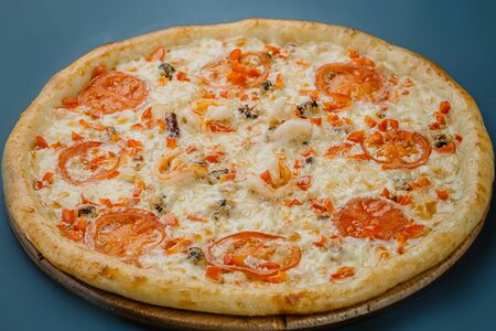 Пицца Неаполитано с морепродуктами