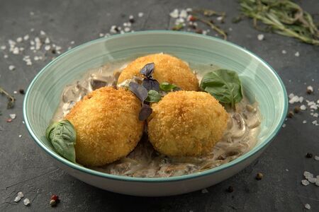 Бефстроганов с картофельными крокетами