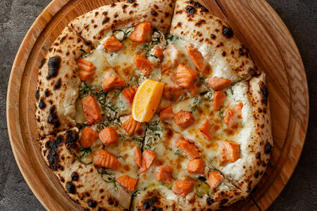 Пицца с сёмгой и шпинатом