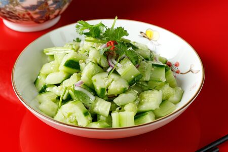 3 Битые огурцы с чесноком