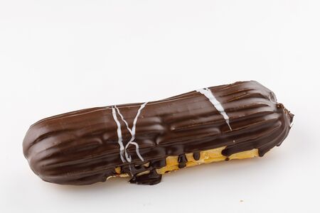 Эклер с заварным кремом